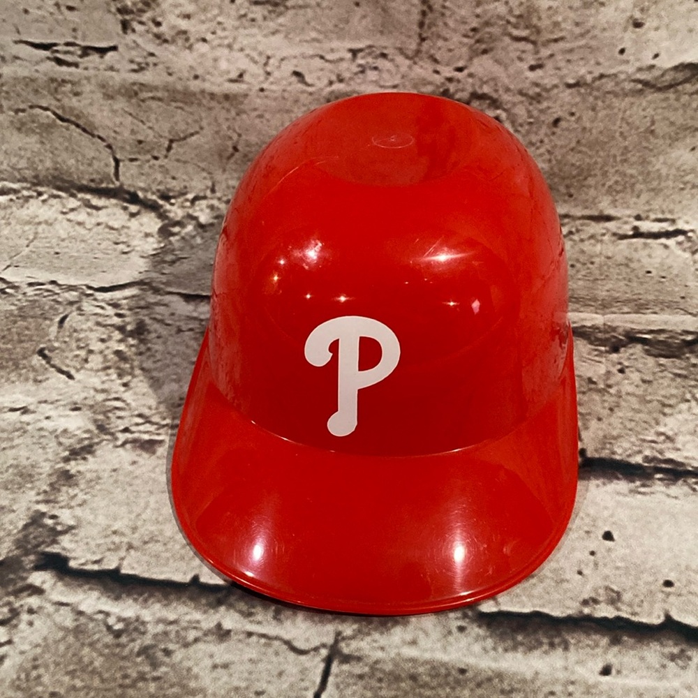 Vintage 1990 MLB ice cream bowl. Philadelphia Phillies, miniature batting helmet